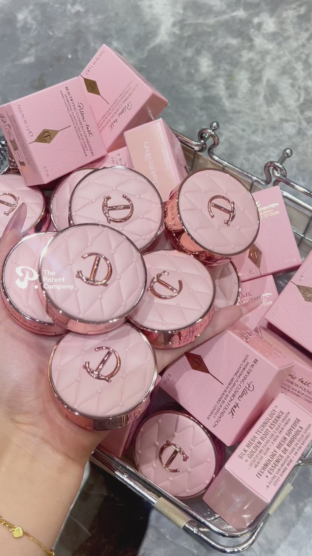Load video: Charlotte Tilbury Pillow Talk Beautifying Cushion Foundation 5g - 1N Fair